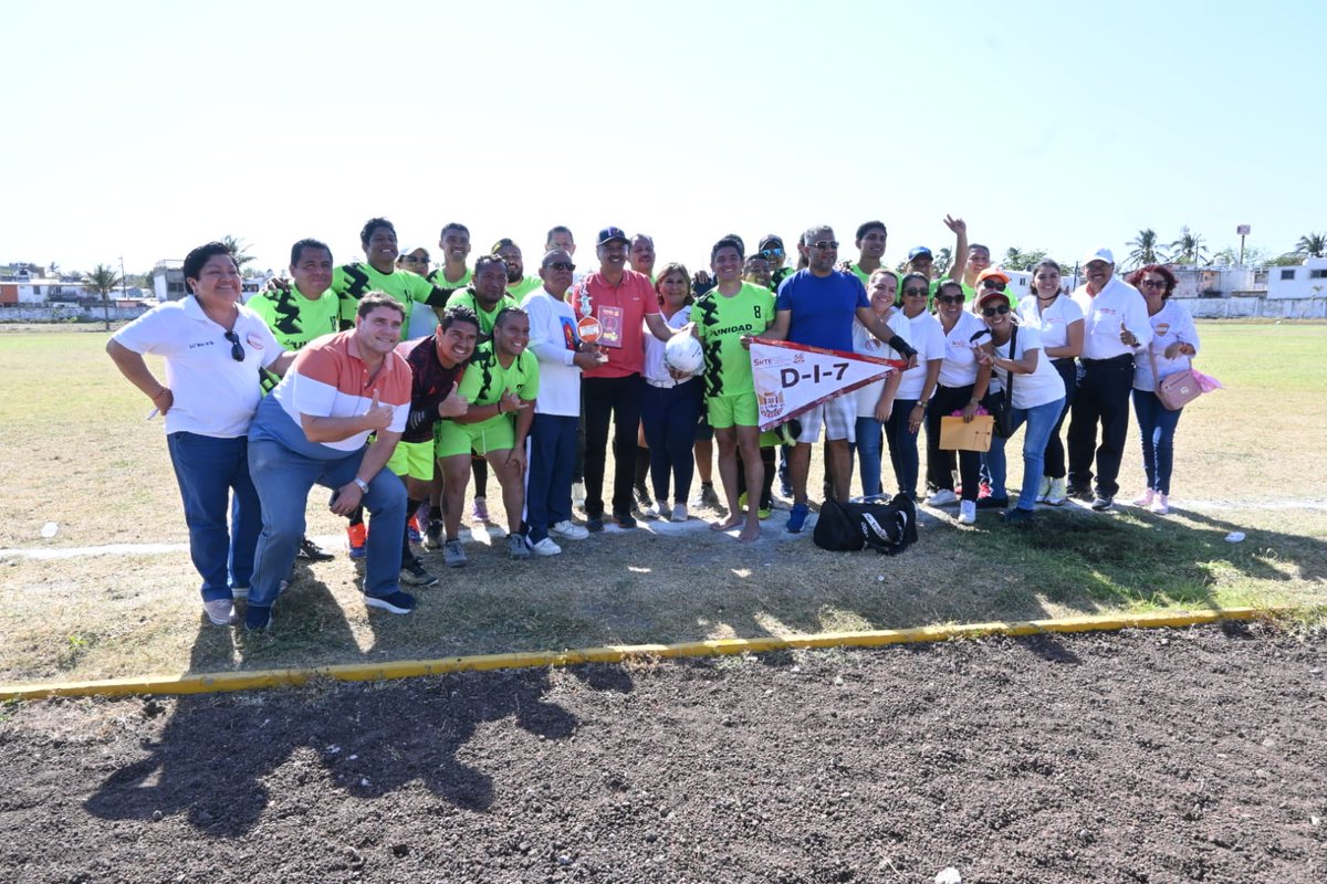 SNTE56Veracruz's tweet photo. 𝗟𝗮 𝗰𝗶𝘂𝗱𝗮𝗱 𝗱𝗲 𝗩𝗲𝗿𝗮𝗰𝗿𝘂𝘇 𝘀𝗲𝗱𝗲 𝗱𝗲 𝗹𝗮 𝗾𝘂𝗶𝗻𝘁𝗮 𝗳𝗲𝗰𝗵𝗮 𝗱𝗲 𝗹𝗮𝘀  𝐉𝐨𝐫𝐧𝐚𝐝𝐚𝐬 𝐃𝐞𝐩𝐨𝐫𝐭𝐢𝐯𝐚𝐬 𝐌𝐚𝐠𝐢𝐬𝐭𝐞𝐫𝐢𝐚𝐥𝐞𝐬 𝟐𝟎𝟐𝟓 "ℂ𝕠𝕟 𝕍𝕚𝕤𝕚ó𝕟 𝕕𝕖 𝕌𝕟𝕒 ℂ𝕦𝕝𝕥𝕦𝕣𝕒 𝕕𝕖 ℙ𝕒𝕫"

Nota completa:
https://t.co/3MIn3grTNu https://t.co/K6aVm2pjOo