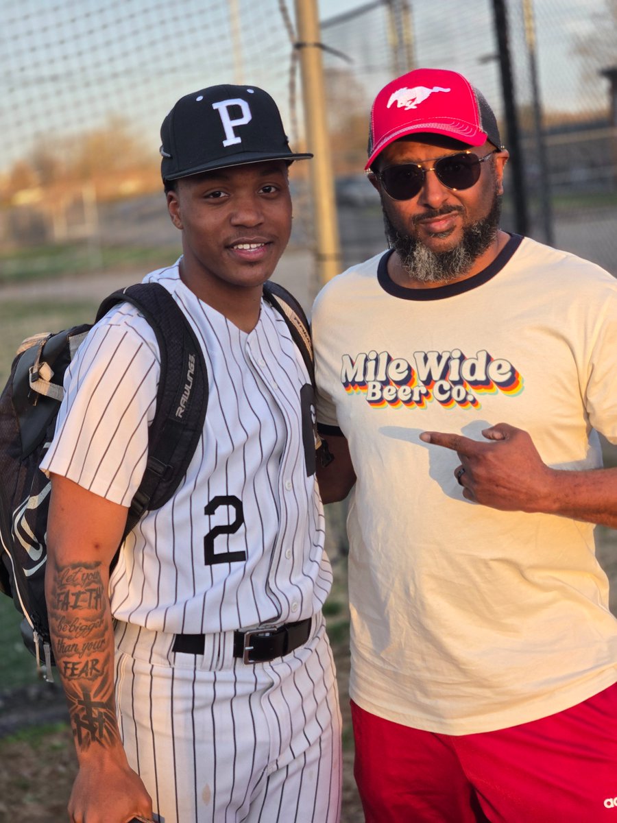 Well out at the <a href="/PRP_Baseball/">PRP Baseball</a> game got to get a picture with <a href="/GevarHarris/">Deuce Harris</a> <a href="/54SportsNetwork/">54 Sports Network🎙</a> will be back for sure <a href="/PRP_Athletics/">PRP Athletics</a> <a href="/TheWillShow54/">Will(iam) Harrison</a>  #kyhsbaseball