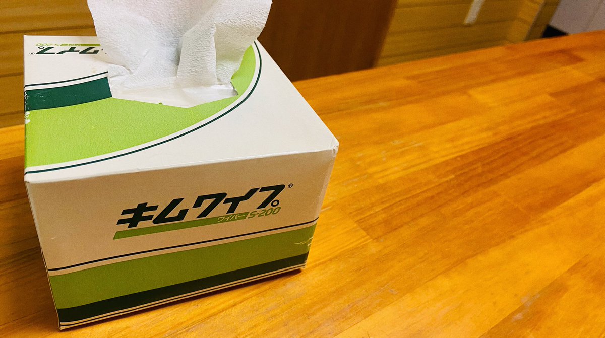 DecceLab's tweet image. 休憩室の机にキムワイプがありました。おいしいですよね(冗談です)