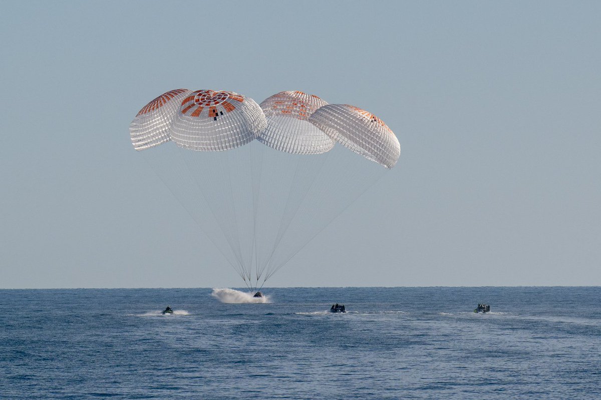 rakshapath's tweet photo. Astronauts #SunitaWilliams and #ButchWilmore of #NASA returned to Earth early this morning aboard a #spacexdragon  Spacecraft. 

▪️Their #SpaceX capsule parachuted into the Gulf of Mexico. 

▪️Splashdown occurred off the coast of Tallahassee in the Florida Panhandle, bringing to an end the nine month ordeal of the two astronauts.