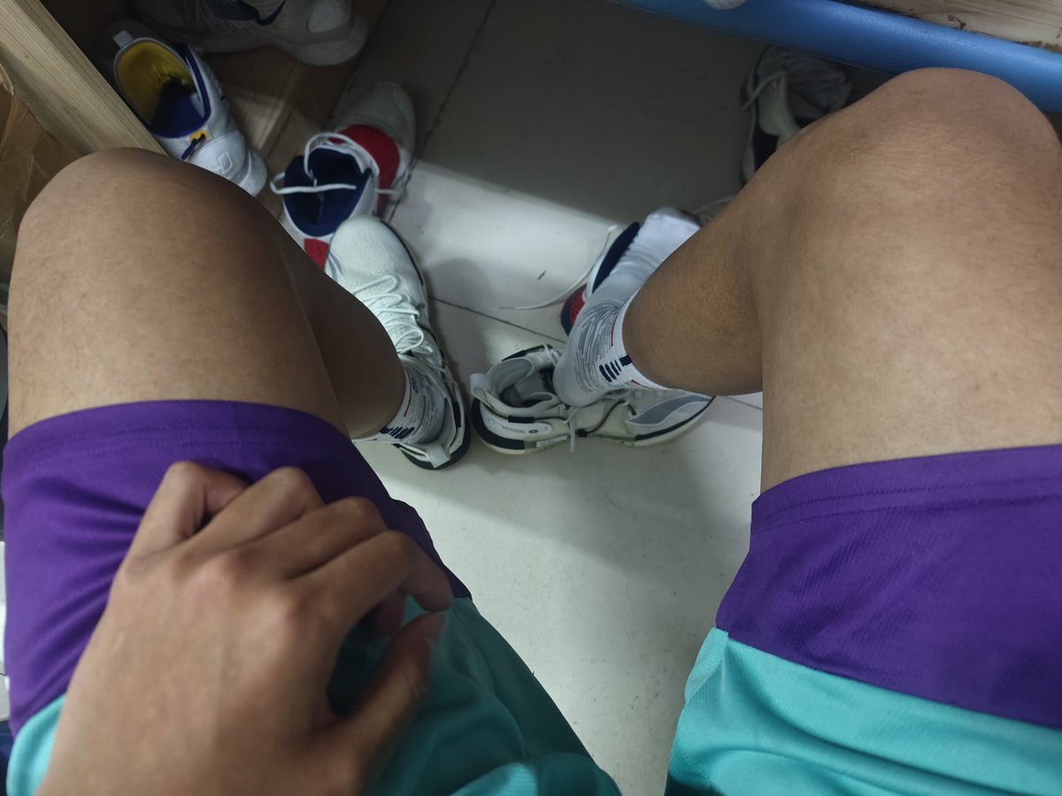 🏀谁敢闻？😏   #白袜男大 #篮球裤