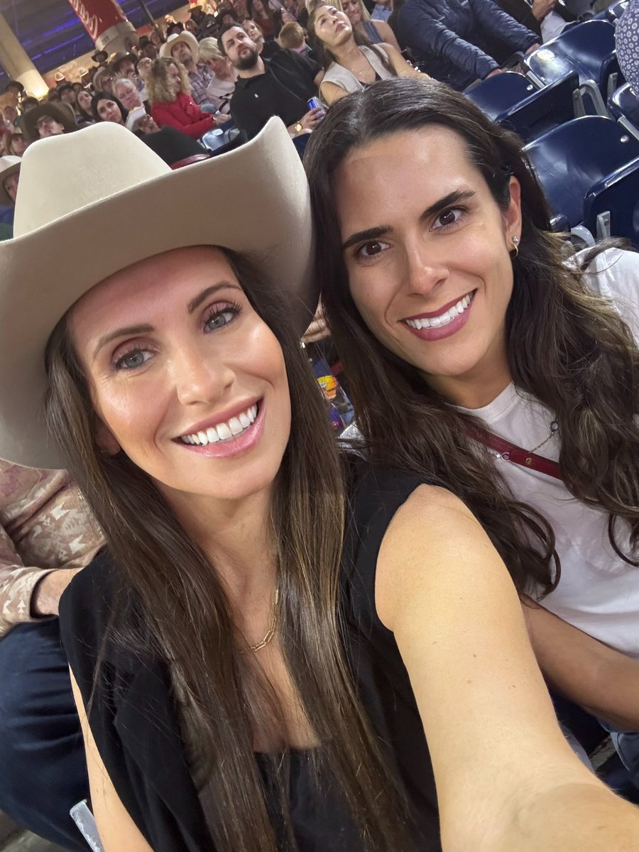 juliagulia22's tweet photo. #RODEOHOUSTON https://t.co/h7PDkbTlIp