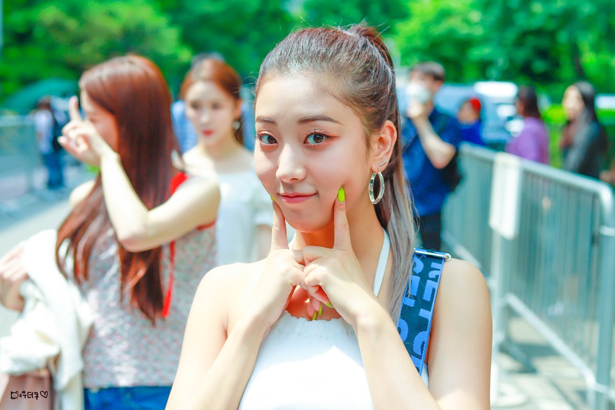 여우더쿠 tweet media