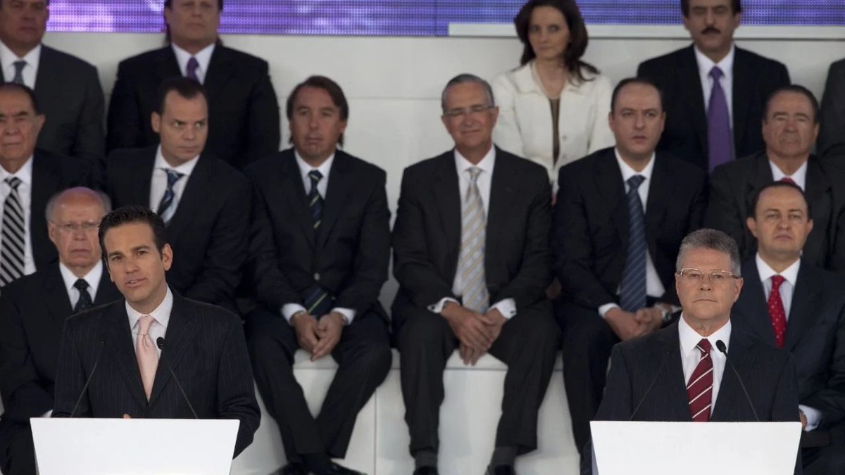 juncalssolano's tweet photo. Ya se acabó el pacto de silencio de Felipe Calderón - Genaro García Luna con los medios y sus dueños. 

Ahora si quieren hablar de la violencia y ahora si les indigna. 

Lo que antes pagaban a medios chayoteros ahora lo invierten en bots. https://t.co/AiopwRKX3t