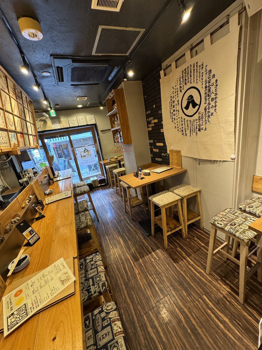 daimyouhete2011's tweet image. 大名へて『弐号店』ただいま改装工事中
リニューアルオープンは28日から！！
店内がめちゃくちゃ綺麗になっていくのを見ながらテンション上がってます笑
もちろん『壱』『参』の姉妹店は12時から元気に営業し鶏ます👍🏻 ̖́-❤︎
#昼飲み #飲み放題1100円 #福岡グルメ
#焼鳥 #水炊き #もつ鍋