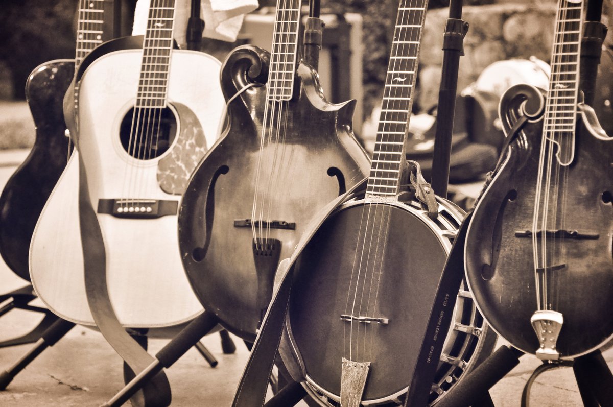 HMSaloon's tweet image. Excited for our Sunday Afternoon Bluegrass Jam at Harvest Moon Saloon! Join us on March 23, 2025, from 4:00 – 6:00 PM for great food and live music. Don’t miss out! #BluegrassJam #WilsonCreek wix.to/P9xCBqc