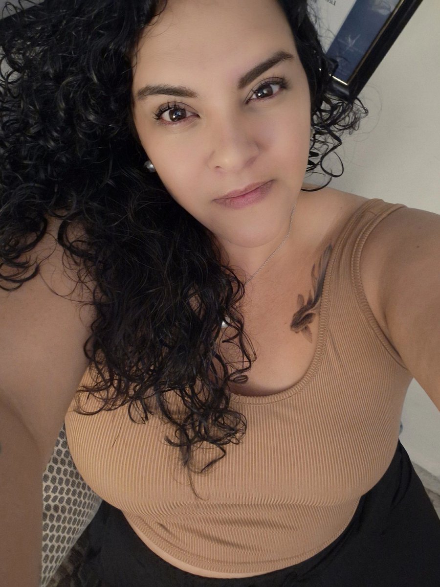LaCumbiera2's tweet photo. Hoy termino el trabajo  en el consultorio a las 11pm , tengo a la hija enferma de gripa y tengo que conseguir una cartulina para la tarea que no sé si va a entregar dependiendo como amanezca mañana. 😔
Así mi interesante día! 🫠 https://t.co/mFMWH2G4Kg
