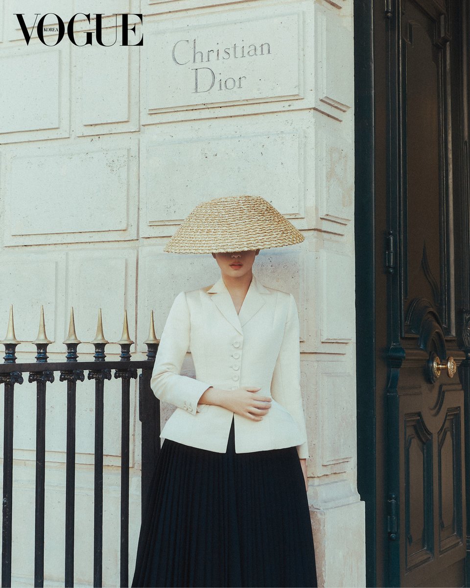 It's already been 9 years since your debut. Looking back, what is your greatest achievement?

#JISOO: The most meaningful achievement is Blackpink. It will never change.