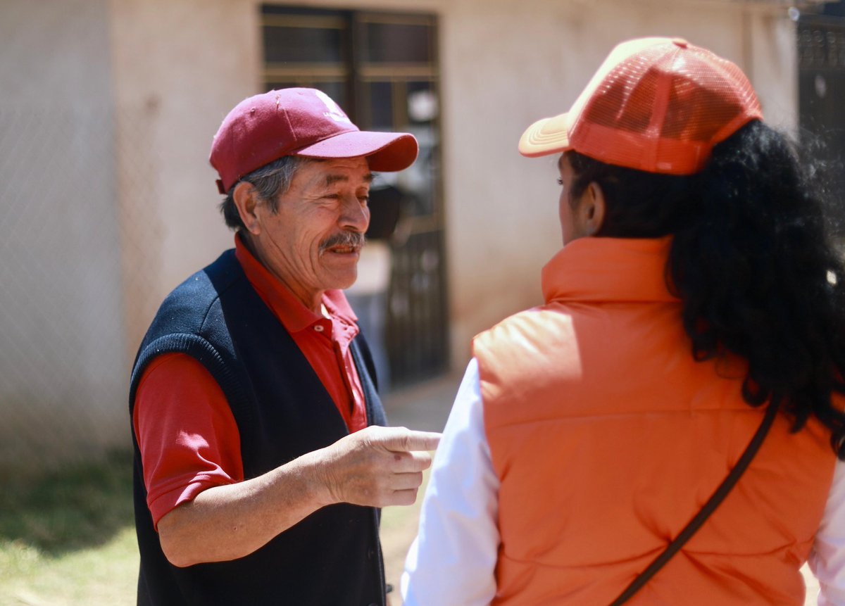 MC_Chignahuapan's tweet photo. Seguimos recorriendo nuestros barrios en Chignahuapan 

Domingo 24 de Marzo #VOTA #NARANJA 🍊🍊🍊 VOTA #MovimientoCiudadano VOTA #YasminMedina 🧡🧡🧡🧡 https://t.co/UdZb0mEA5C