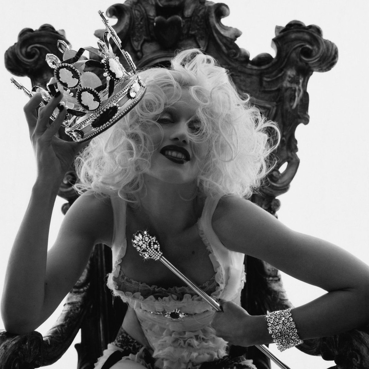 chart data (@chartdata) on Twitter photo Gwen Stefani has officially been ranked the #32 biggest female artist of the 21st century by Billboard. Gwen Stefani has officially been ranked the #32 biggest female artist of the 21st century by Billboard.