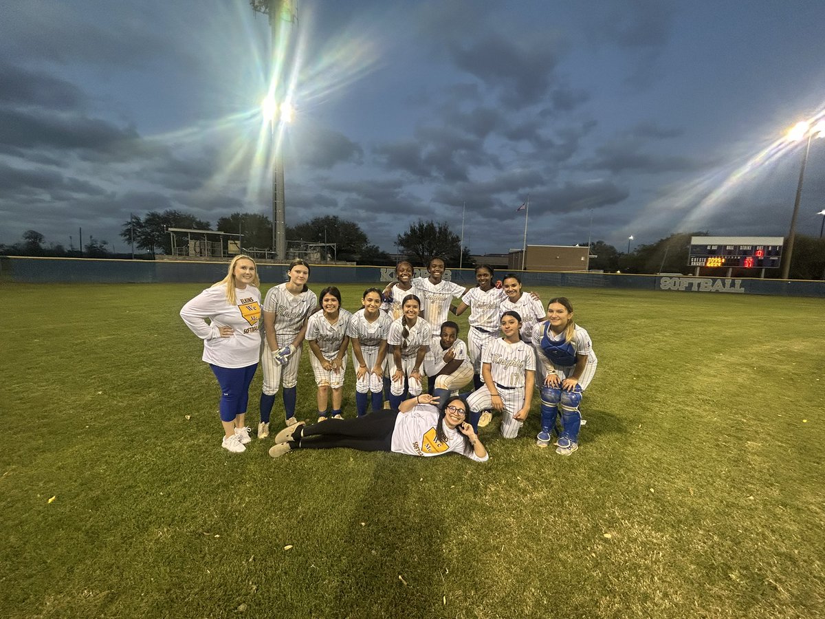 DJackson (@djackson11su) on Twitter photo <a href="/FBISDAthletics/">Fort Bend ISD Athletics</a> <a href="/EHS_Knightswire/">Elkins High School</a> <a href="/knight_softball/">Elkins HS Softball</a> Congrats on your win tonight! I think you remembered your “Why” Way to go!!💙🥎💛🔥🔥 <a href="/FBISDAthletics/">Fort Bend ISD Athletics</a> <a href="/EHS_Knightswire/">Elkins High School</a> <a href="/knight_softball/">Elkins HS Softball</a> Congrats on your win tonight! I think you remembered your “Why” Way to go!!💙🥎💛🔥🔥