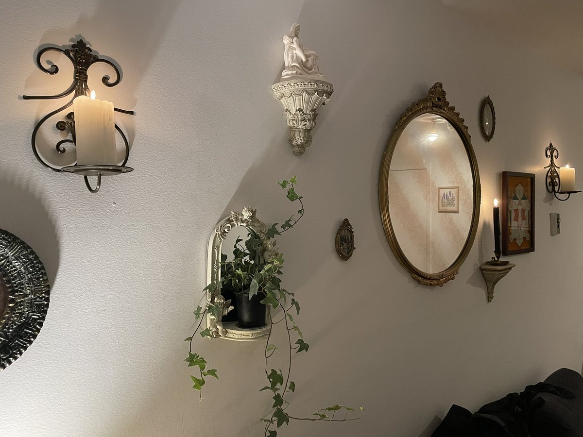 HadeanTides's tweet image. Slowly starting to find the pieces i need for my wall, antique hunting is fun ngl