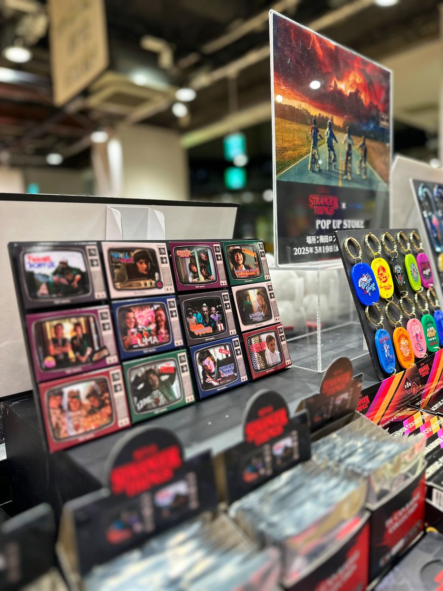 ストレンジャーシングス グッズ大量まとめ売りセット STRANGER THINGS POP UP SHOP」が東京キャラクターストリート他