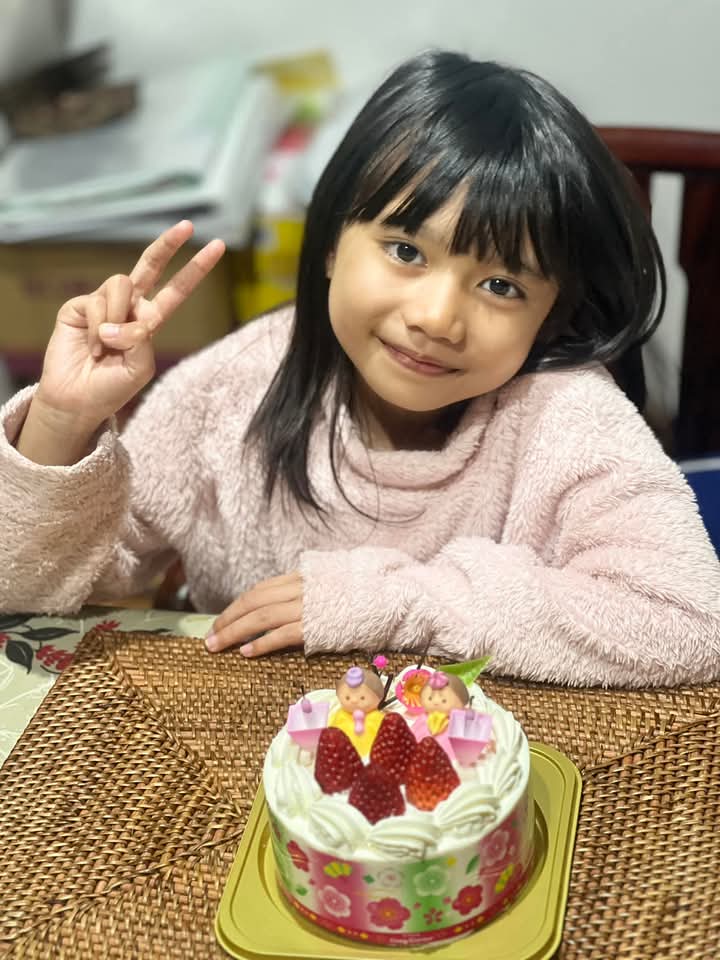 サプライズ雛ケーキにHappyな娘ちゃん