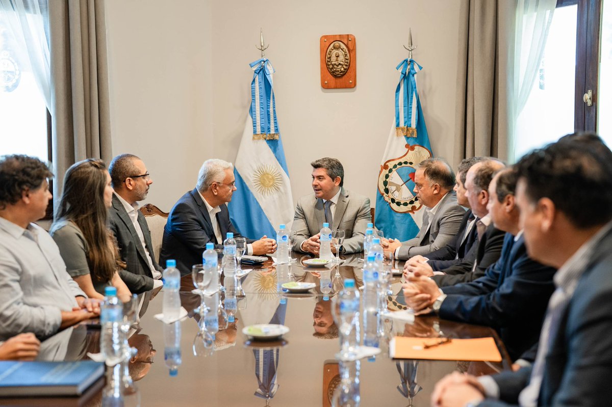 Fortalecer al sector agropecuario, optimizar la gestión del agua e incorporar más tecnología a la producción son los tres objetivos del convenio de cooperación que firmaron en San Juan el gobernador <a href="/DrMarceloOrrego/">Marcelo Orrego</a> y el representante del IICA en la Argentina, <a href="/fernandocamargo/">Fernando Camargo</a>