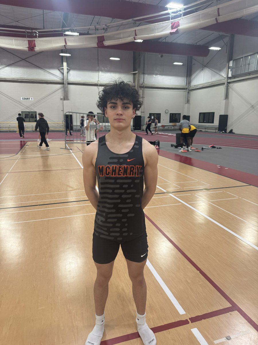 Jacob Piña runs 54.35 in the 400m which is good for 7th all time in school history indoors!