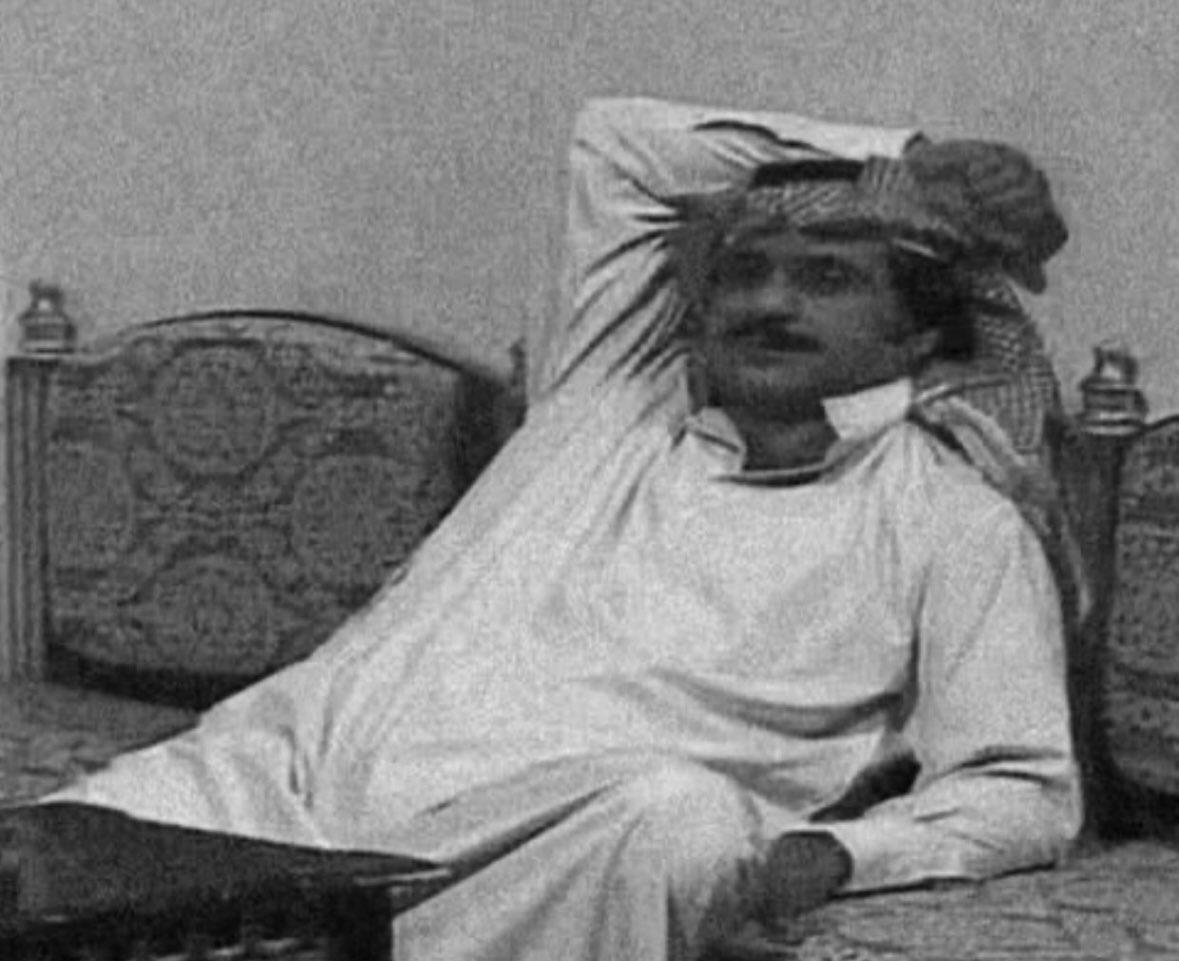 راحت حياتي بين خيره ومقسوم 
صابر  على حكم القدر و إختياره 

ماني  على  تبرير  الأعذار  ملزوم 
حيل الله أقوى .. ياحياة الخساره