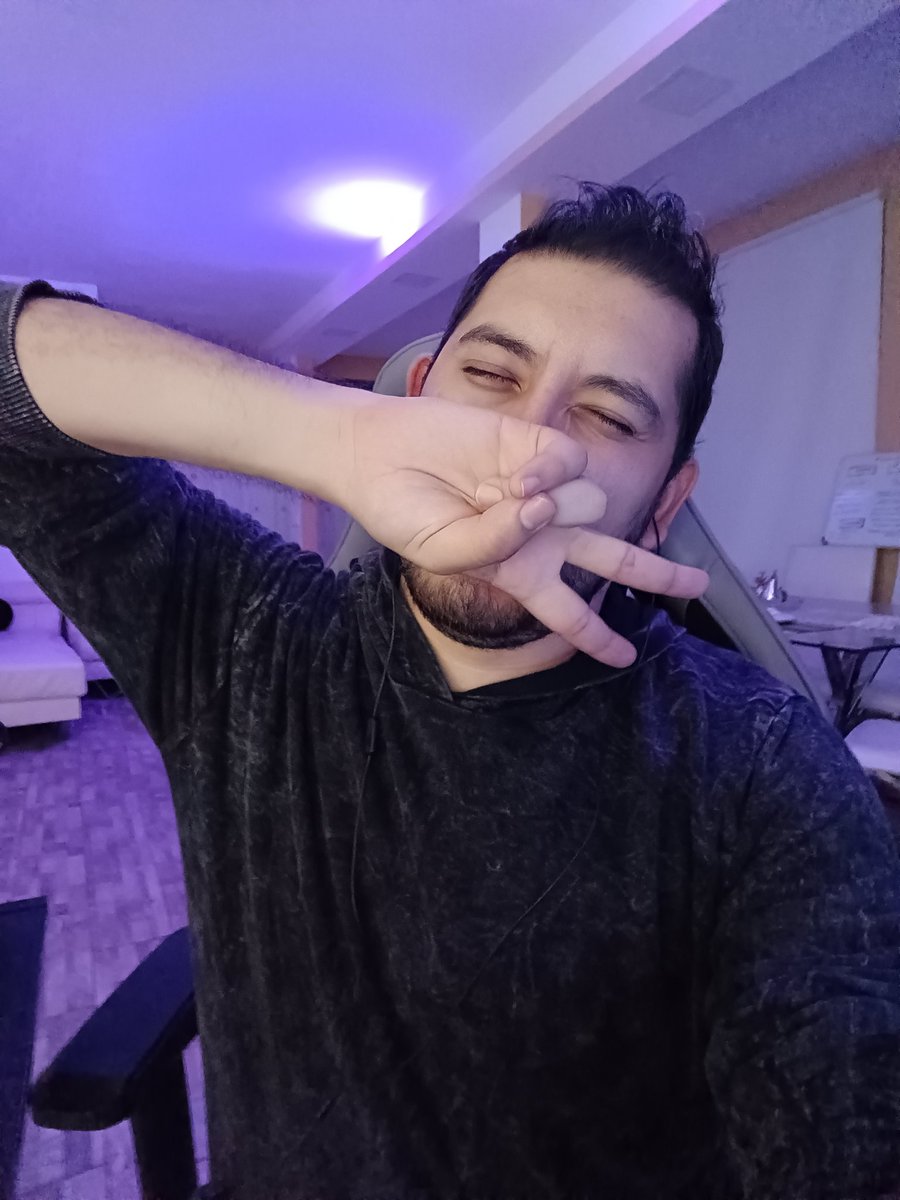 Un enfermito en directo... 

ww.twitch.tv/DryFir