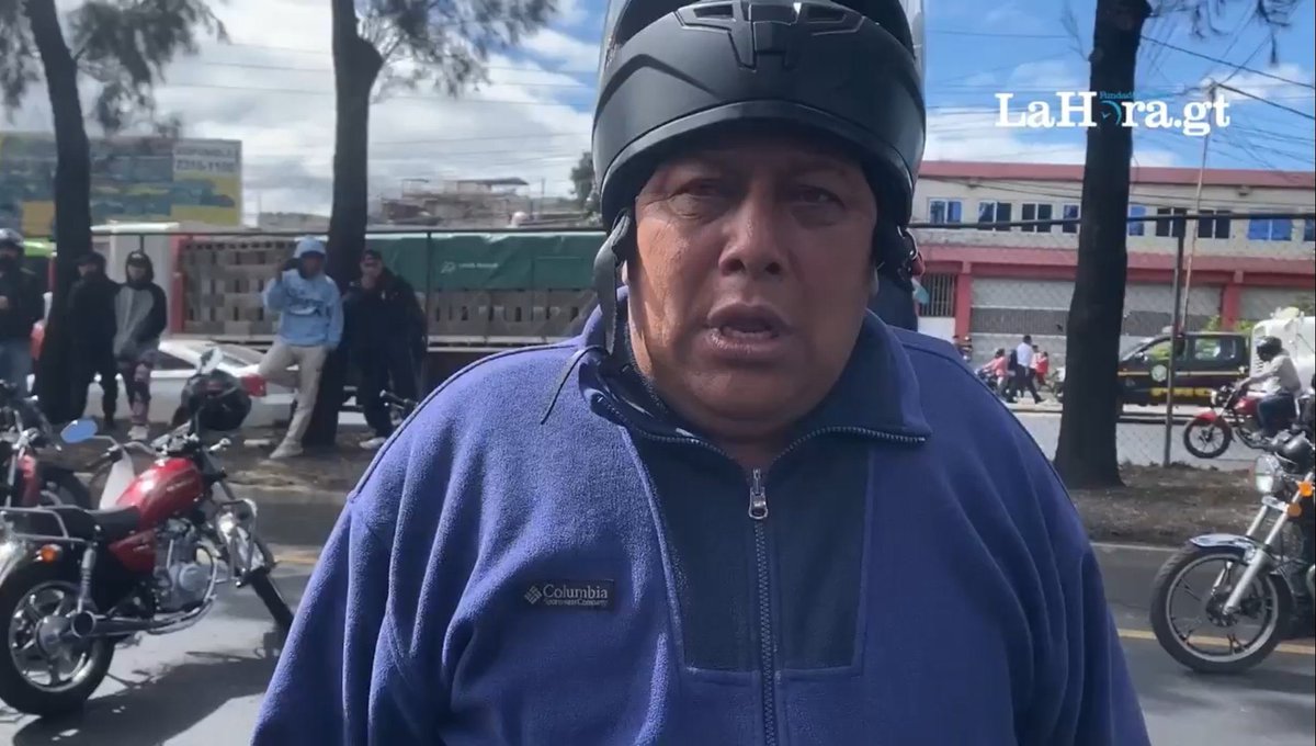 YoelDeLeon23's tweet photo. Uno de los líderes de los bloqueos en contra del seguro vehicular. 

Para todos los que dicen que esto no tiene colores, banderas políticas y vehículos electorales involucrados. https://t.co/gL58Pmiusg