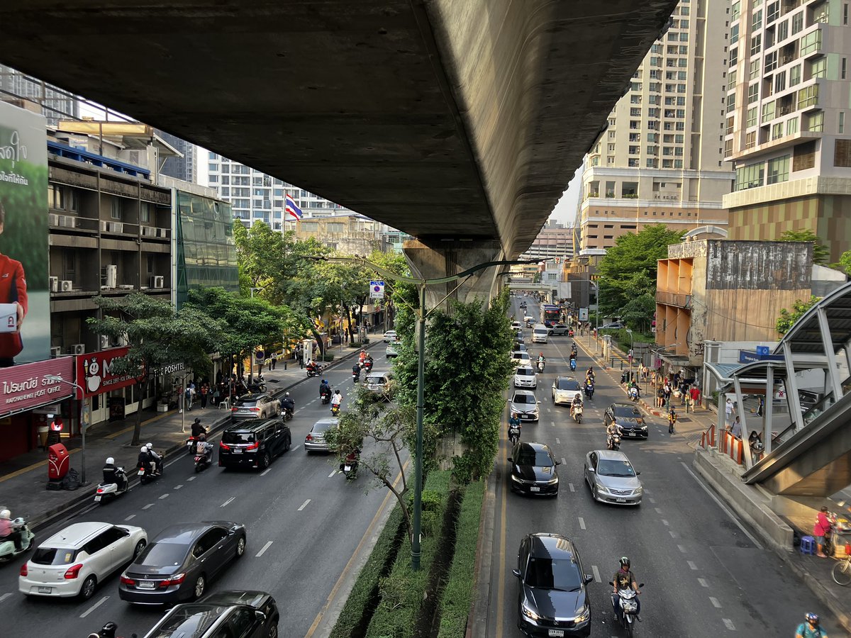 wolfroof's tweet photo. Bangkok #wolfytrip https://t.co/jkOOSBbaXX