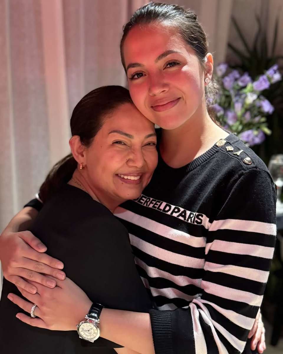 maryjhoanaaa's tweet photo. JUST IN: Diamond Star Maricel Soriano at Julia Montes, natagpuang close na close sa isang photo na inupload ni @ericjohnsalut.

Happy Birthday, Julia! 🥳

Sana magkatrabaho sila ulit in the future hindi ba? Bonggang acting showdown yun if ever. Treww. https://t.co/AQRDvioXLR