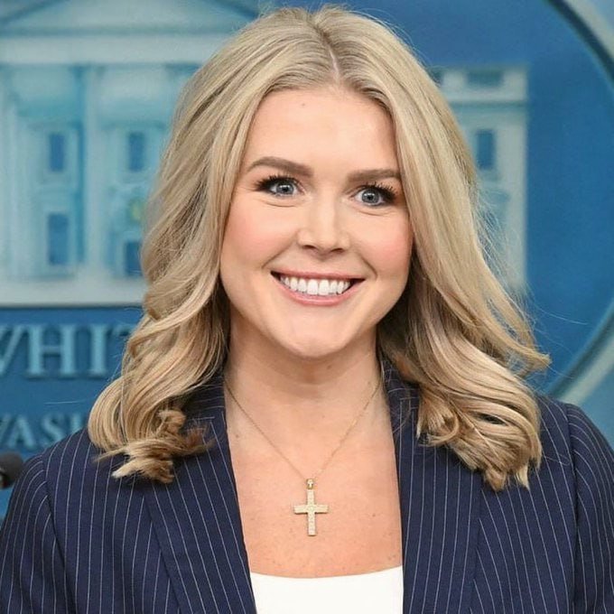 RightScopee's tweet image. BREAKING: Should Karoline Leavitt and Pam Bondi continue wearing the cross in public?

YES or NO?