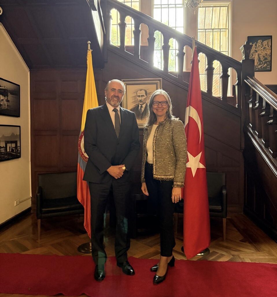 TC_BogotaBE's tweet image. 🇹🇷Amerikan Devletleri Teşkilatı’nın Kolombiya’da Barışı Destekleme Misyonu (MAPP/OEA) Direktörü Roberto Menendez’i Büyükelçiliğimizde ağırlamaktan memnuniyet duyduk.
 
#MAPP’ın Kolombiya’daki çalışmaları ile güncel gelişmeleri ele aldığımız faydalı bir görüşme gerçekleştirdik.