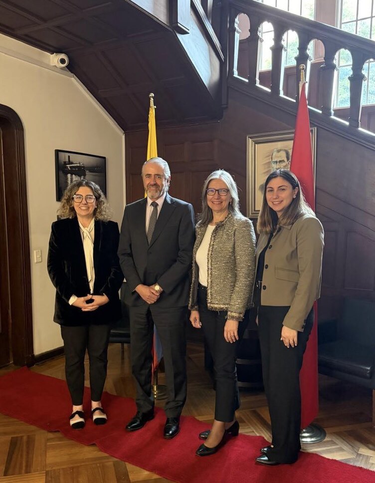 TC_BogotaBE's tweet image. 🇹🇷Amerikan Devletleri Teşkilatı’nın Kolombiya’da Barışı Destekleme Misyonu (MAPP/OEA) Direktörü Roberto Menendez’i Büyükelçiliğimizde ağırlamaktan memnuniyet duyduk.
 
#MAPP’ın Kolombiya’daki çalışmaları ile güncel gelişmeleri ele aldığımız faydalı bir görüşme gerçekleştirdik.