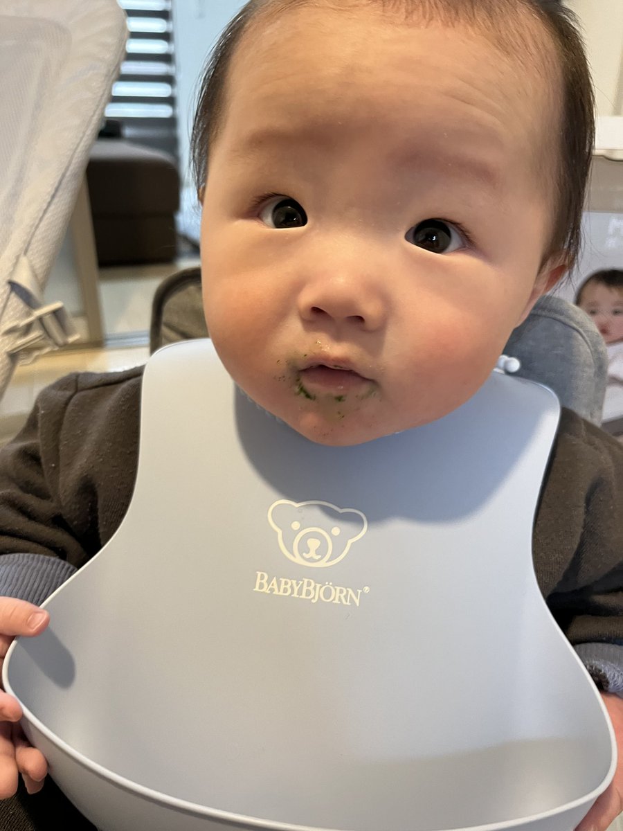 お久しぶりです😊

息子が産まれてから
半年経ちました✌️
出張に行ってるから
成長が早い😂
離乳食も始まって
寝返りもするようになって
大きくもなってる🤣

4ヶ月検診で8キロ超えてて
もう9キロあるかなって感じww