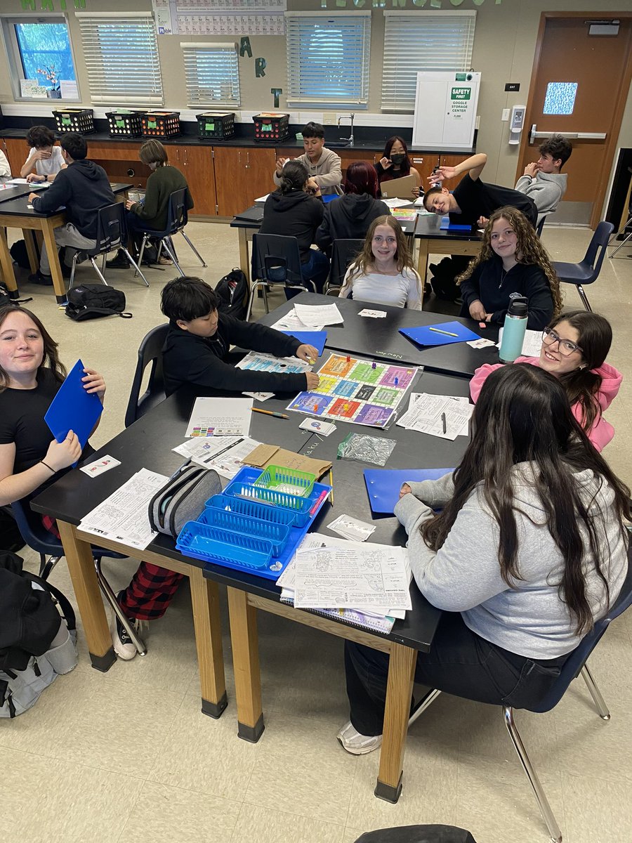MustangsPHMS's tweet image. Playing a Clue-inspired board game about fossils in 8th grade Science- now that’s #PHMSMustangsPRIDE! 🐎💚 @MtDiabloUSD