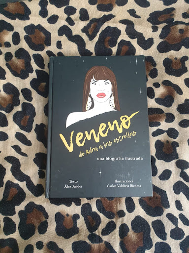 El 19 de marzo de 1964, hace 61 años, nació la actriz trans Cristina Ortiz La Veneno, en Adra, Almería.
En #SomosVoces consigue la biografía escrita por <a href="/ander_jou/">Álex Ander</a>, con ilustraciones de <a href="/carlos_libritos/">Carlos Valdivia</a> y publicada por <a href="/editorialegales/">Editorial Egales 🏳️‍🌈</a>.
📷Matías Uris.🏳️‍⚧️🔥