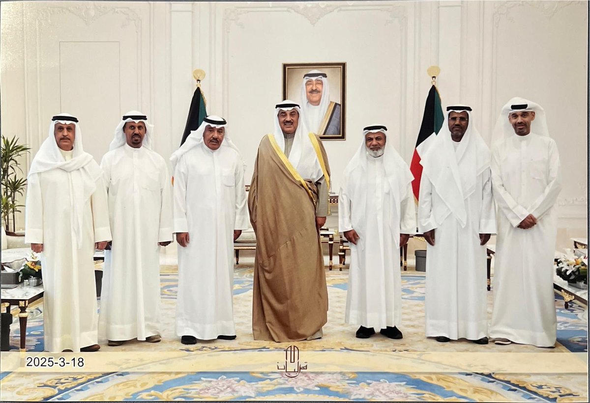 تقرأ التاريخ .. شئ رائع
تقف بجانبه .. شئ لا يوصف !
استقبل حضرة صاحب السمو الشيخ مشعل الاحمد الصباح - حفظه الله ورعاه - 
وسمو ولي العهد الأمين الشيخ صباح الخالد الصباح - حفظه الله - أسرة الخرّاز
حفظ الله قيادتنا ووطناً من كل مكروه …