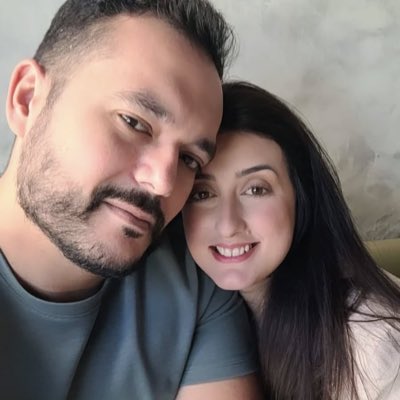 persian couple tweet media
