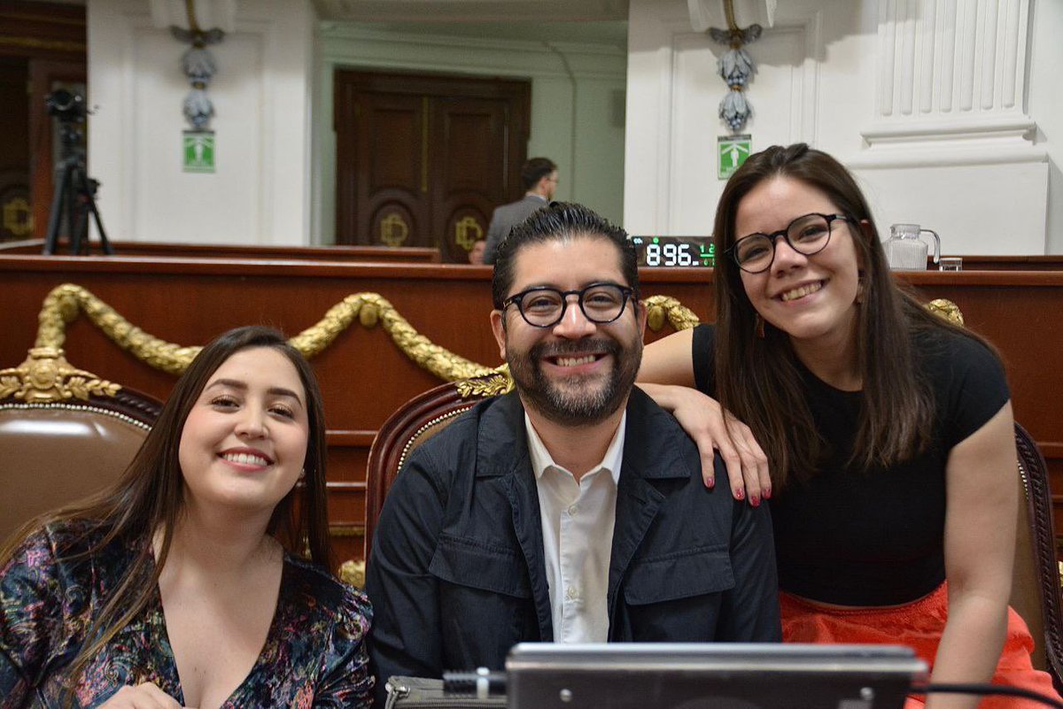 Alejandro_Pinha's tweet image. Hoy se presentaron varios avances en el Congreso de la ciudad: 

✅ Por primera ocasión, una iniciativa emanada de la ciudadanía llegó a discutirse y votarse en el Congreso

✅ Nuestras diputadas y diputados de la Bancada Naranja, dieron la batalla para defender el respeto al…