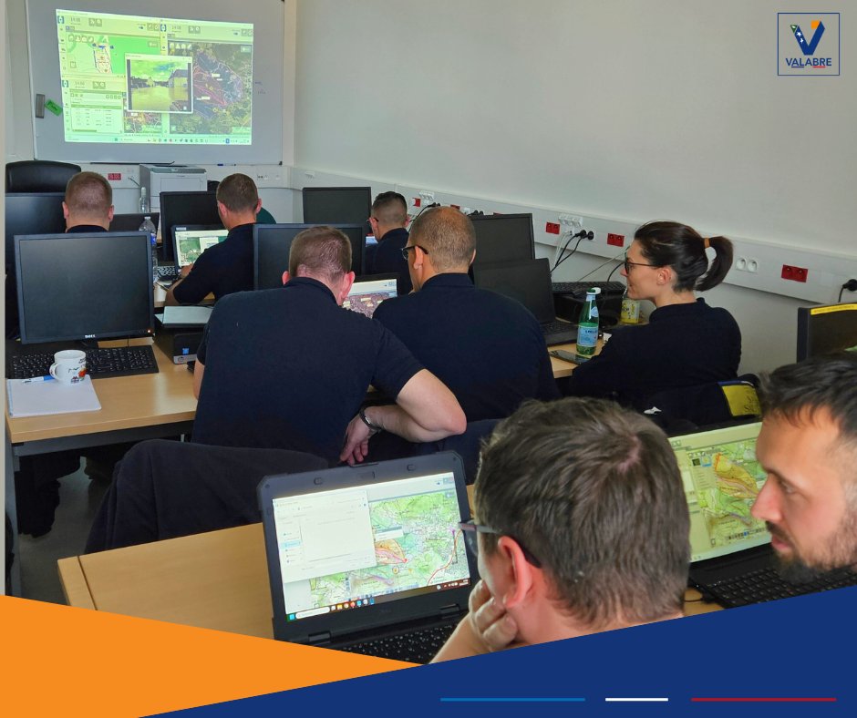 EntenteValabre's tweet image. Hier, le Pôle Innovations et Nouvelles Technologies de l’ @EntenteValabre a dispensé une formation #Crimson auprès des Formations Militaires de la @SecCivileFrance  (#ForMiSC) à l’@uiisc1 de Nogent-le-Rotrou.

Cet outil d’hypervision optimise la coordination et le partage…