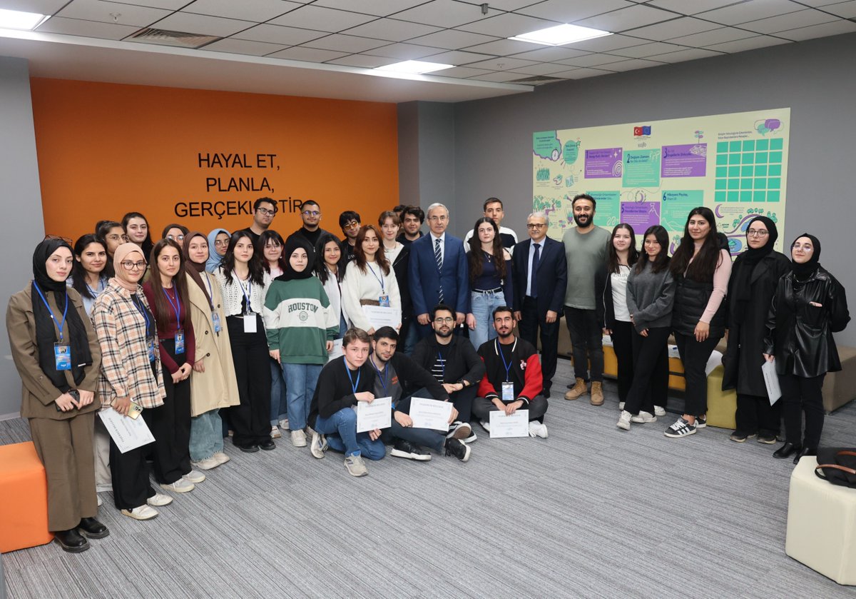 Gibtuni's tweet photo. GİBTÜ’de “Projemaster – Proje Yazma Eğitimi” Gerçekleştirildi
Proje Geliştirme ve Koordinasyon Ofisimiz tarafından düzenlenen “Projemaster – Proje Yazma Eğitimi”, katılımcılara proje geliştirme, bütçe planlama, risk yönetimi ve yapay zekâ destekli proje yazımı gibi alanlarda değerli bilgiler sundu. 💡📄

🎯 SWOT analizleri, grup çalışmaları ve interaktif uygulamalarla dolu eğitim sonunda, Rektörümüz Prof. Dr. Şehmus Demir katılımcılara katılım belgelerini takdim etti.
Proje kültürünü geliştirmek, öğrencilerimizin bilimsel ve akademik başarılarını desteklemek için çalışmaya devam ediyoruz!

📎 Haberin devamı için: https://t.co/9tsKMk2XpQ #GİBTÜ #GISTU