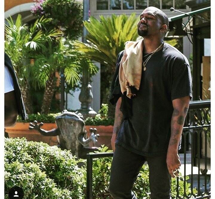 LUSHZee's tweet photo. @kanyewest Mkhipheni ama battery 😭😭😭 https://t.co/zpjyh1d0jM