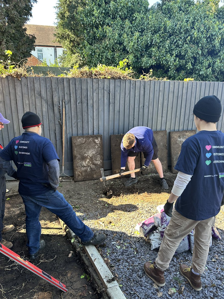 We are so grateful to all of the wonderful <a href="/stwater/">Severn Trent</a> volunteers who have been helping us to construct our new community allotment this week! #SevernTrent #CommunitySupport #NeighbourgoodScheme