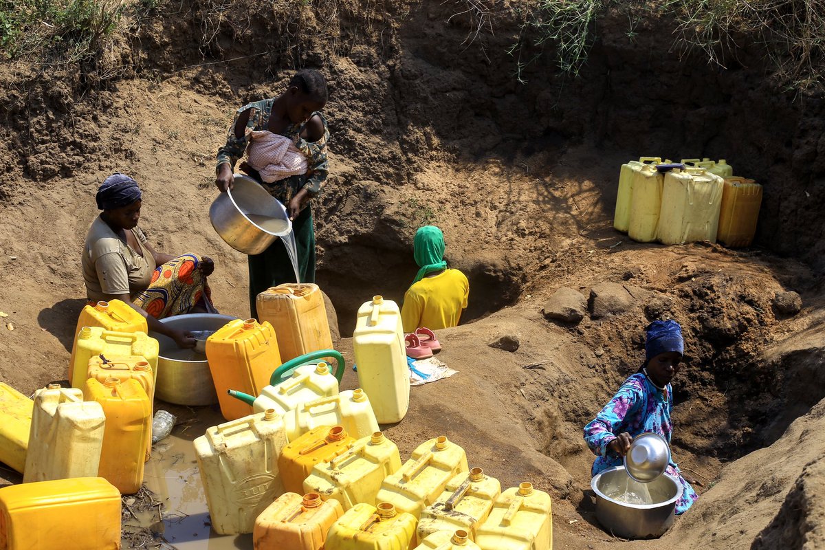 cleto_james's tweet image. As we come towards the end of the 8th Uganda Water and Environment Week #UWEWK25, i call upon all good hearted people to think of the people still suffering to get a drop of water in Obongi District. Where possible please come to their aid! @Rotary @nbstv @ntvuganda @min_waterUg