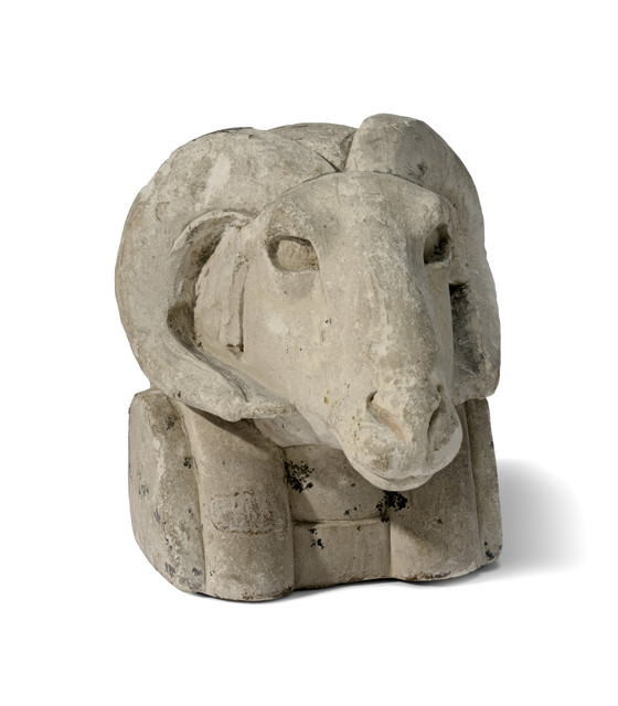 🏺 Cabeza de carnero egipcia (Periodo Tardío, ca. 712-332 a.C.; 9,05 × 7,62 × 9,37 cm).

🔎 Escultura en piedra caliza que representa la cabeza de un carnero, un motivo asociado con el dios Amón y la fertilidad.

ℹ️ Museo de Arte del Condado de Los Ángeles.