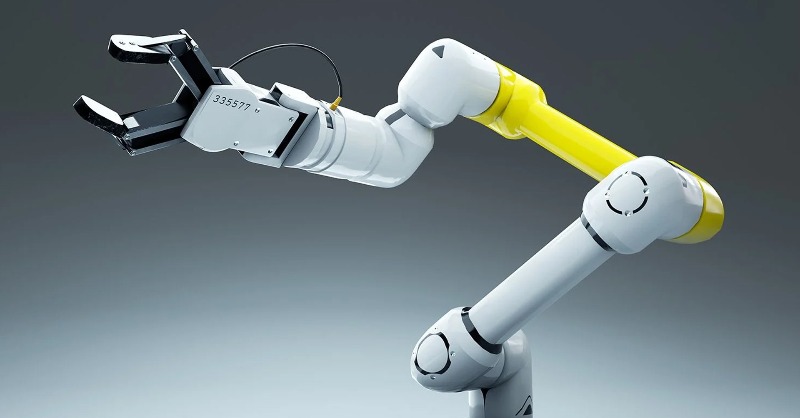 MashableTR's tweet photo. 🦾 Bilim insanları felçli bir bireyin düşünceleriyle kontrol edebileceği bir robotik kol üretti.

Yıllar önce felç geçiren ve bu sebeple konuşamayan ve yürüyemeyen bir adam, sadece hayal ederek nesneleri tutabiliyor, hareket ettirebiliyor ve düşürebiliyor.