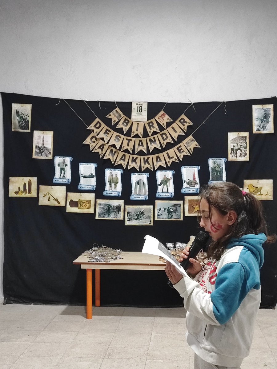YGozluceilkokul's tweet photo. Okulumuzda ‘18 Mart Çanakkale Zaferi ve Şehitleri Anma’ programı gerçekleştirildi. 
@MNesipMahir @mehmetozmus_ @Firat_Guzelyuz @HamurMEM1 https://t.co/RNVDKCELfZ