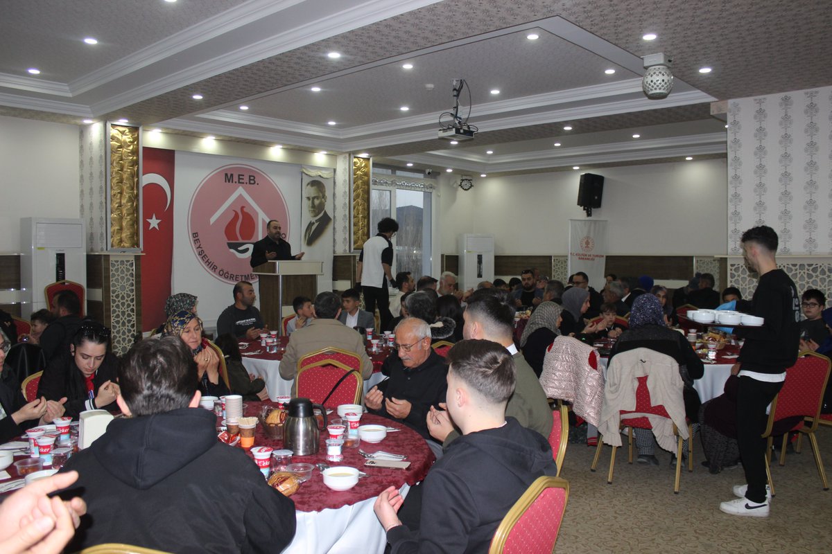 Kaymakamımız Sayın Mehmet Kemal AKPINAR, 18 Mart Çanakkale Zaferi ve Şehitleri Anma Günü münasebetiyle  şehit ve gazilerimiz onuruna düzenlenen iftar yemeği programına katıldı.