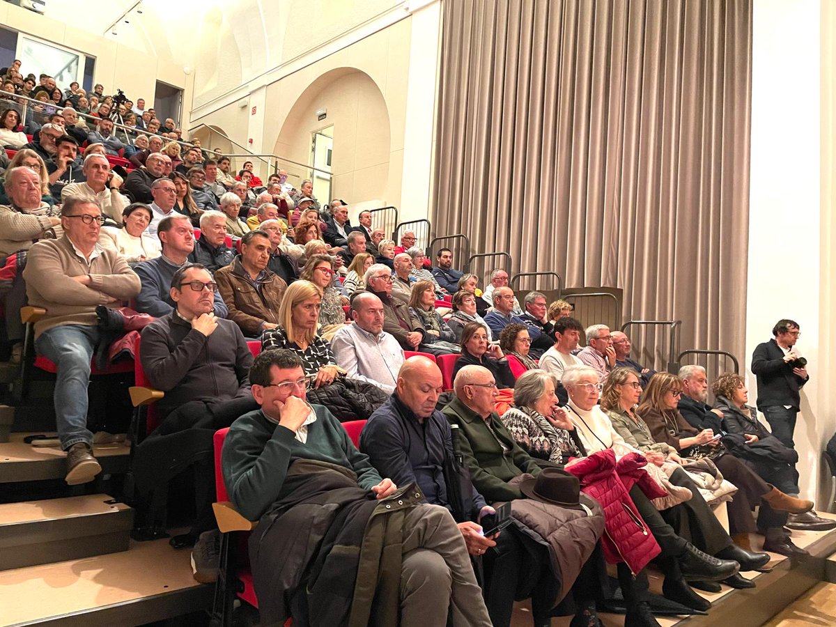 ajfigueres's tweet photo. ➡️ L’Auditori dels Caputxins es va omplir ahir per la taula rodona sobre multireincidència i ocupacions delinqüencials amb representants jurídics, policials i judicials

📲 Al YouTube de l’Ajuntament de #Figueres podeu recuperar l'acte sencer: https://t.co/Nynv18VQYf https://t.co/9TU094NUxj
