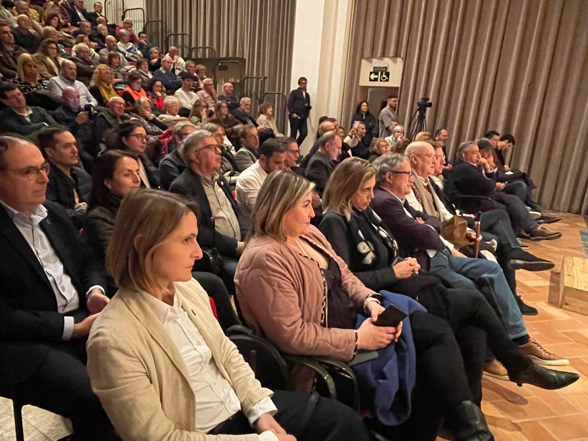 ➡️ L’Auditori dels Caputxins es va omplir ahir per la taula rodona sobre multireincidència i ocupacions delinqüencials amb representants jurídics, policials i judicials

📲 Al YouTube de l’Ajuntament de #Figueres podeu recuperar l'acte sencer: youtube.com/watch?v=lvNces…