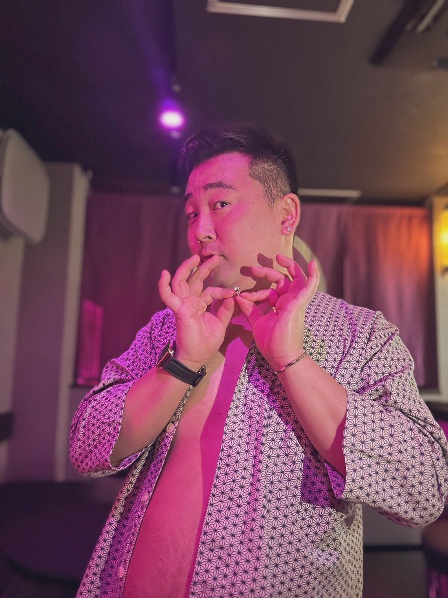 大阪六天18時OPEN‼️

明日は祝日、今週もお疲れ様です☺️
飲みに槍に、楽しみましょう😘

⚔️バーフロア併設槍天ゾーン⚔️
発展フロアには拒否無し部屋設置❣️
槍ゃなきゃ損損✨✨

スタッフはビッシュ、ショーキ、まことです🫶店内暖かくしてお待ちしてます🔥
※2時CLOSEです🙌