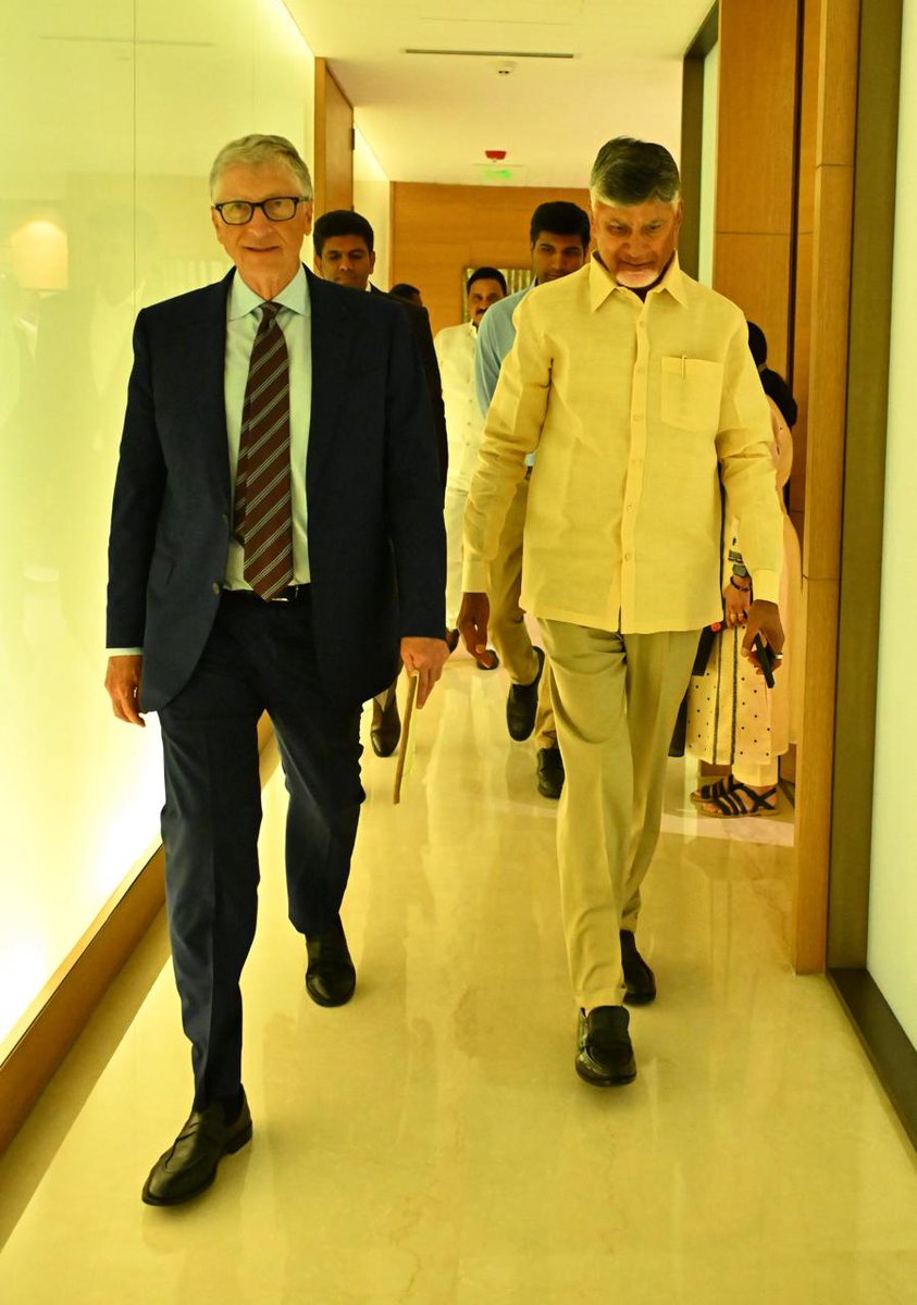 ncbn's tweet image. Had a wonderful meeting with Mr @BillGates today. We had a very productive discussion on how the GoAP and the Gates Foundation can collaborate for the development and welfare of the people of Andhra Pradesh. We explored the use of advanced technologies like Artificial…
