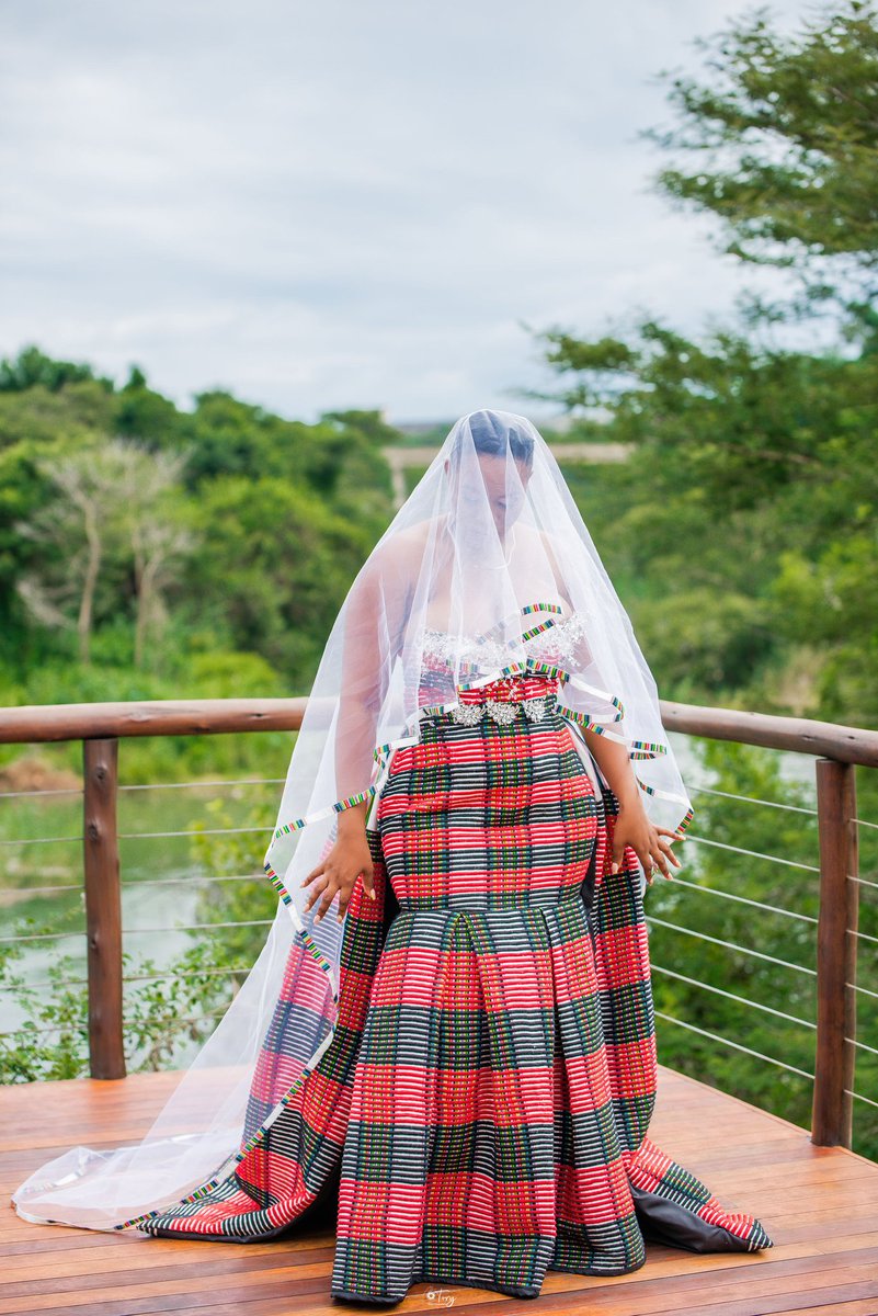 Murabelladesign's tweet photo. Murabella designs hereby introduce to you bridal collection which is inspired by the beauty of vhavenda cultures and traditions 
This is a master piece designed for our beautiful morden brides

Call/ WhatsApp us on 0728304279
📍 Thohoyandou aneth complex office 11 https://t.co/e1tKS03igV