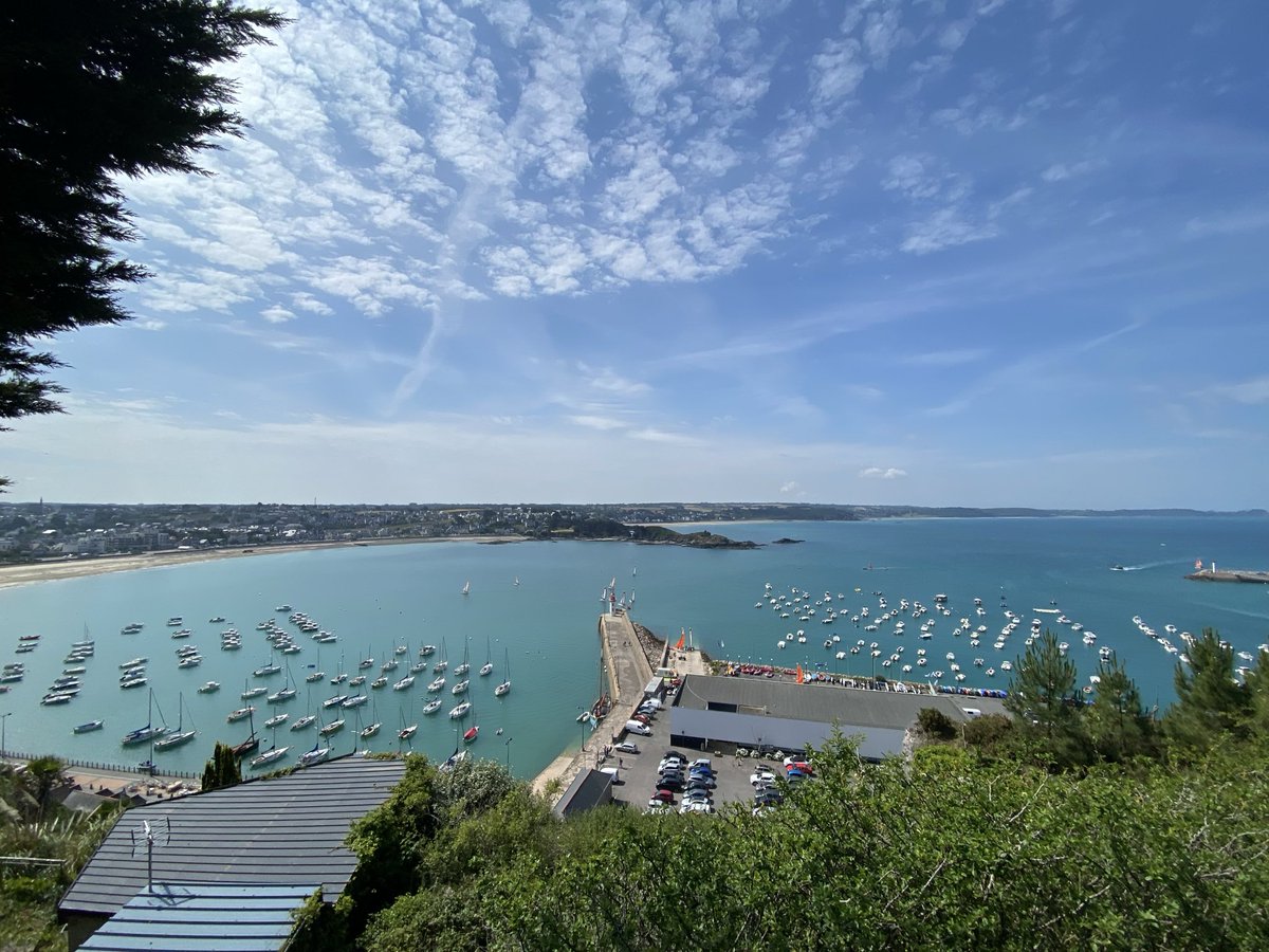 _Parsley_Sage_'s tweet image. Getting up high 

Wednesday 19 March
Today’s Daily Picture Theme is #Distant
 #cliffs #Brittany 
#Seascape #photography 
#DailyPictureTheme