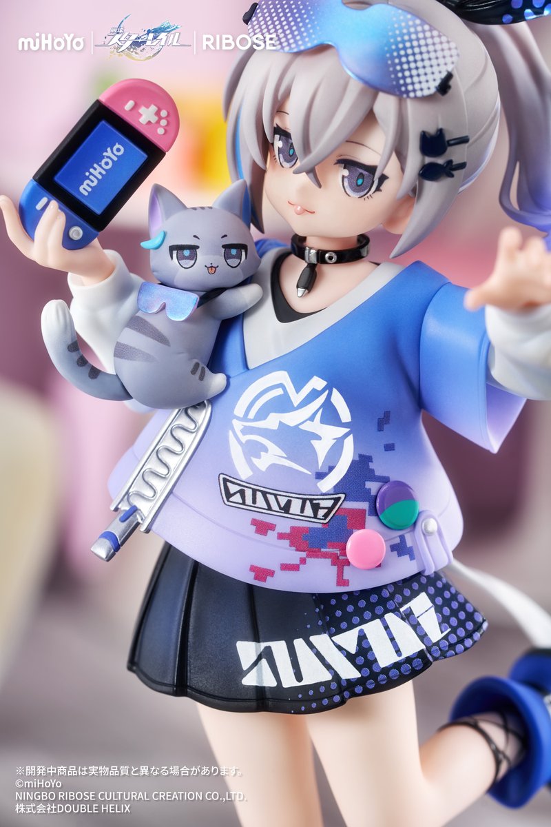 RIBOSE_JP's tweet image. 「新商品案内②」
商品名:RISE UP+ 崩壊:スターレイル ちびねこシリーズフィギュア 銀狼Ver.
価格:9,000円(税抜)
出荷時期:2025年10月
仕様:1/8スケール・PVC&ABS塗装完成品・専用アクリルスダンド台座付・全高約190mm
#スターレイル #ちびねこ銀狼
@houkaistarrail
